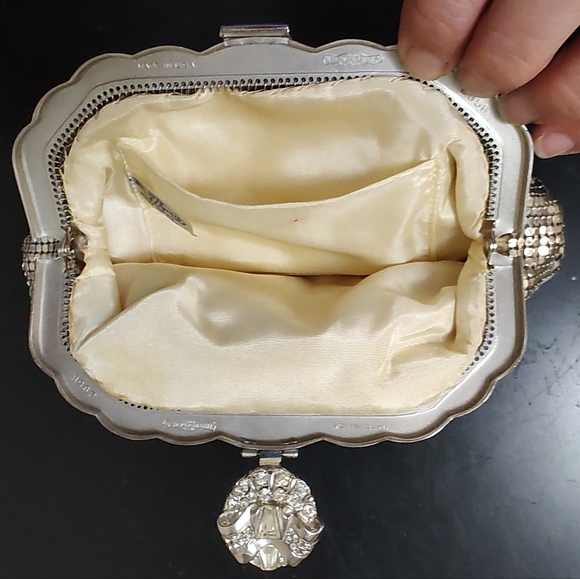 1930's Vintage silver mesh Whiting and Davis Co clutch - Picture 9 of 10
